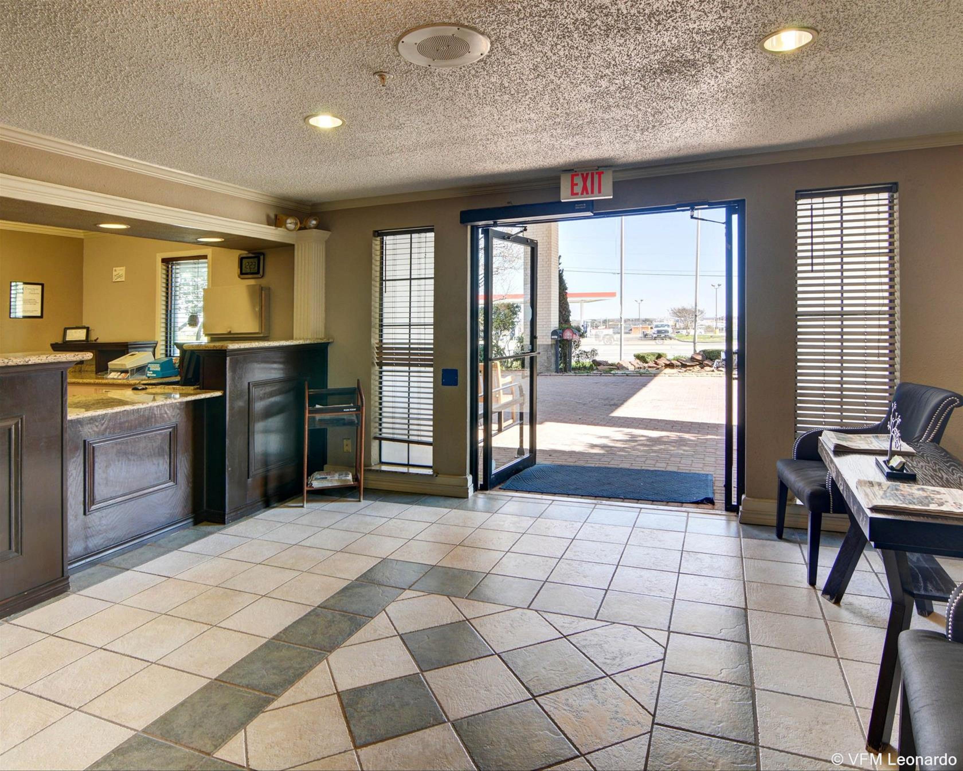 Quality Inn & Suites Weatherford Exterior photo
