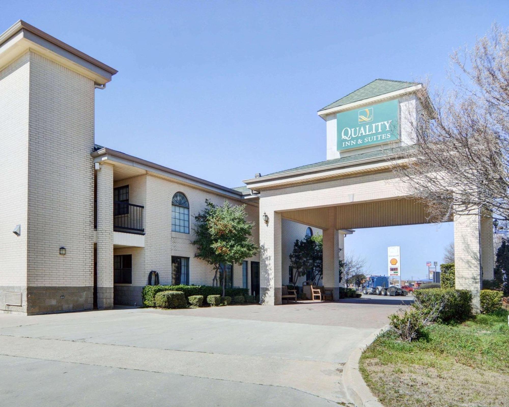 Quality Inn & Suites Weatherford Exterior photo