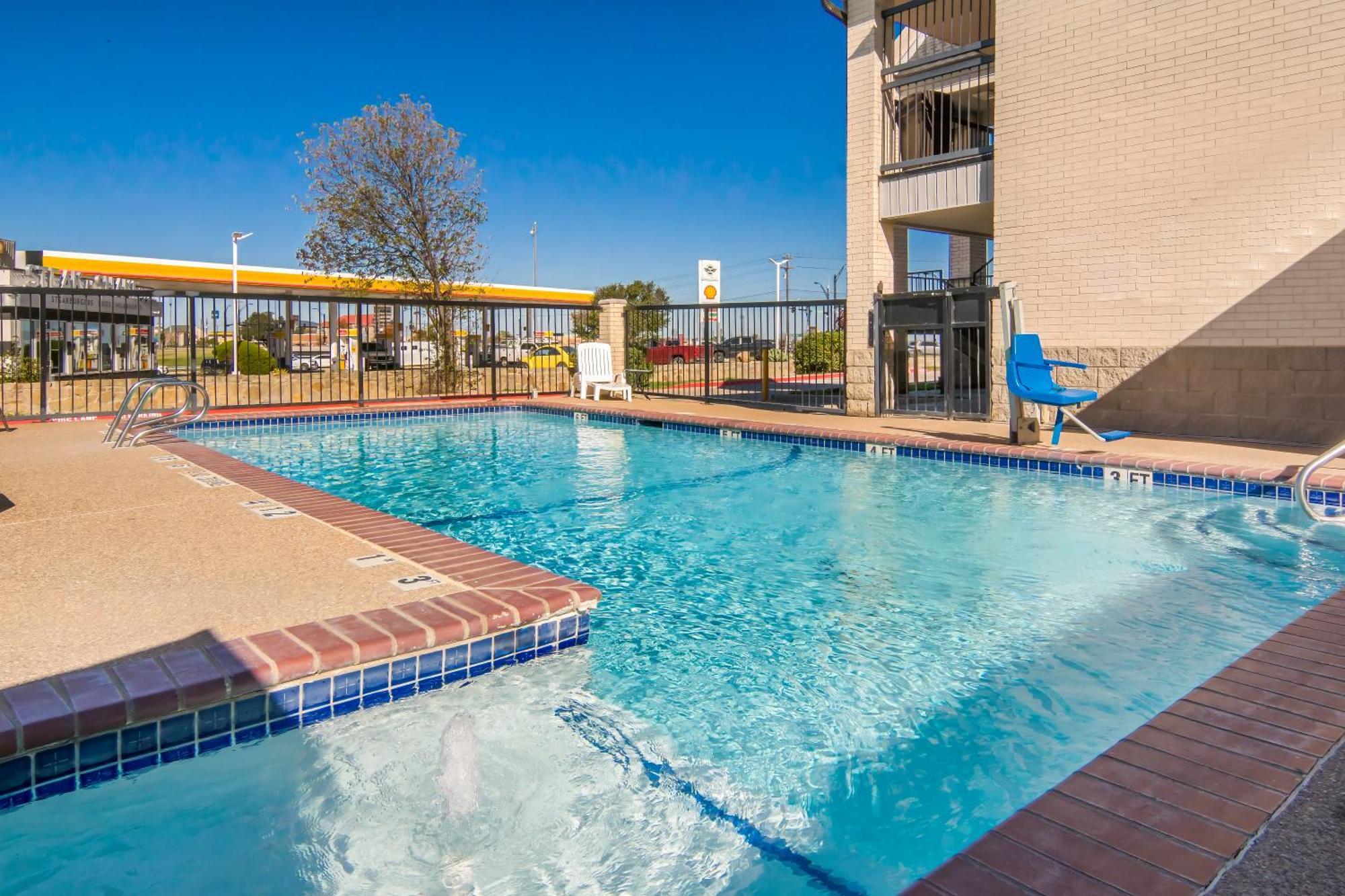 Quality Inn & Suites Weatherford Exterior photo